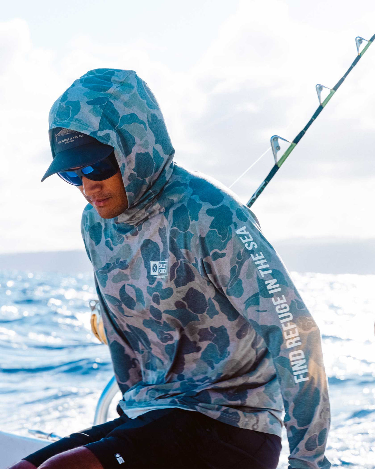MARINER HOOD TECH TEE - Sand Camo | Salty Crew Premium